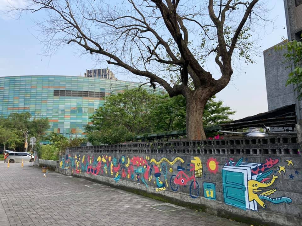 台北市和平籃球館旁外牆彩繪